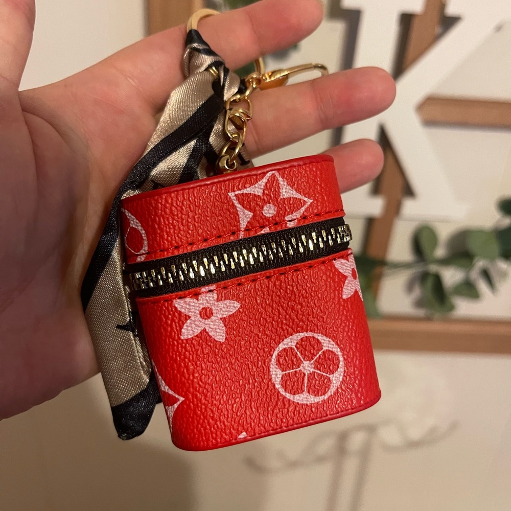High Quality Fashion Air Pod Case Holder Keychain - Picture 4 of 5